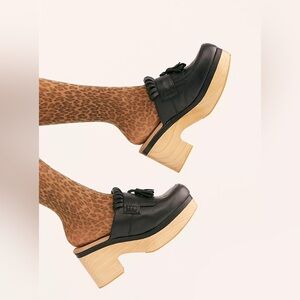 FREE PEOPLE Gretchen Wood Heeled Chunky Clogs Tassels Leather Black Size 36 Worn